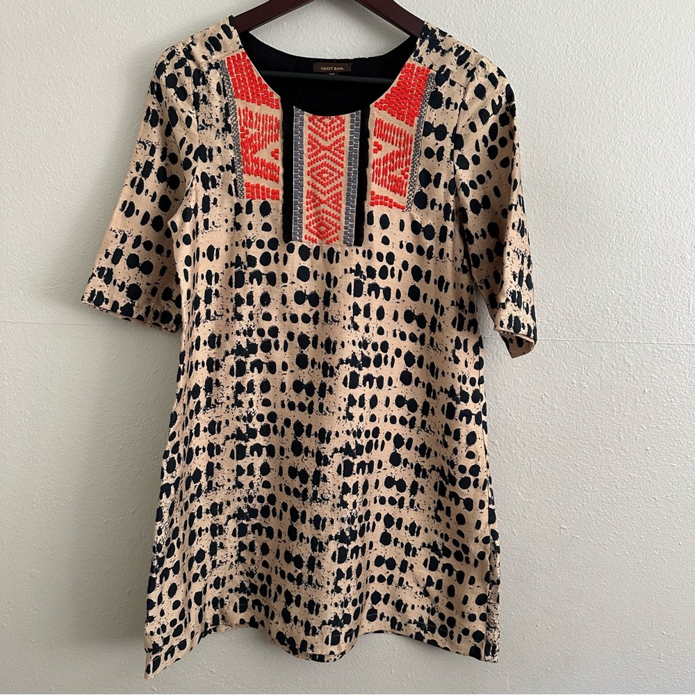 Vineet Bahl Women’s Tunic Dress Embroidered Sz XS Light Tan 1/2 Sleeves Preppy
